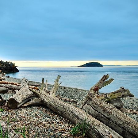 Coachman Inn Oak Harbor Exterior photo